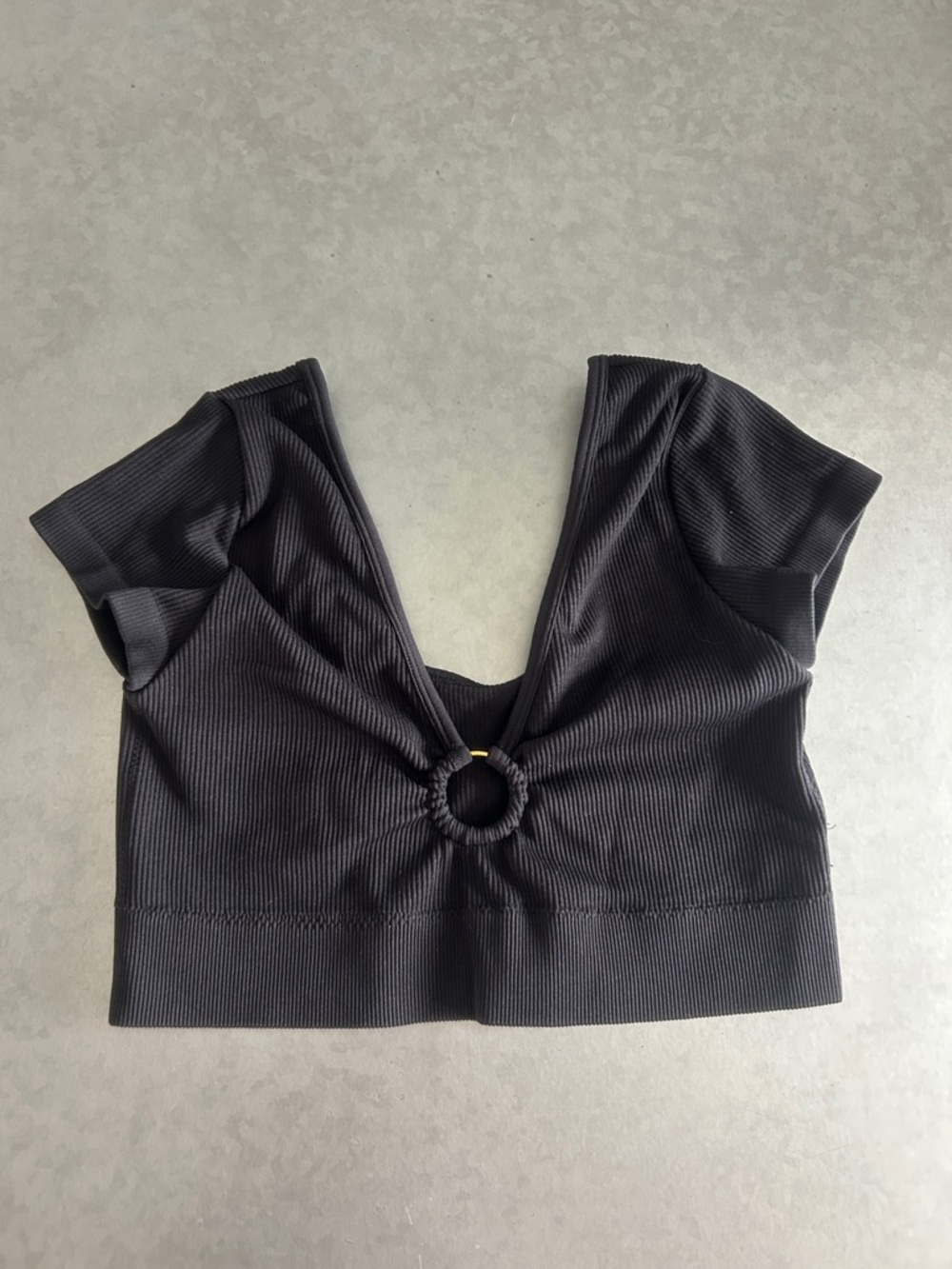 Black Ring-Front Ribbed Crop Top -